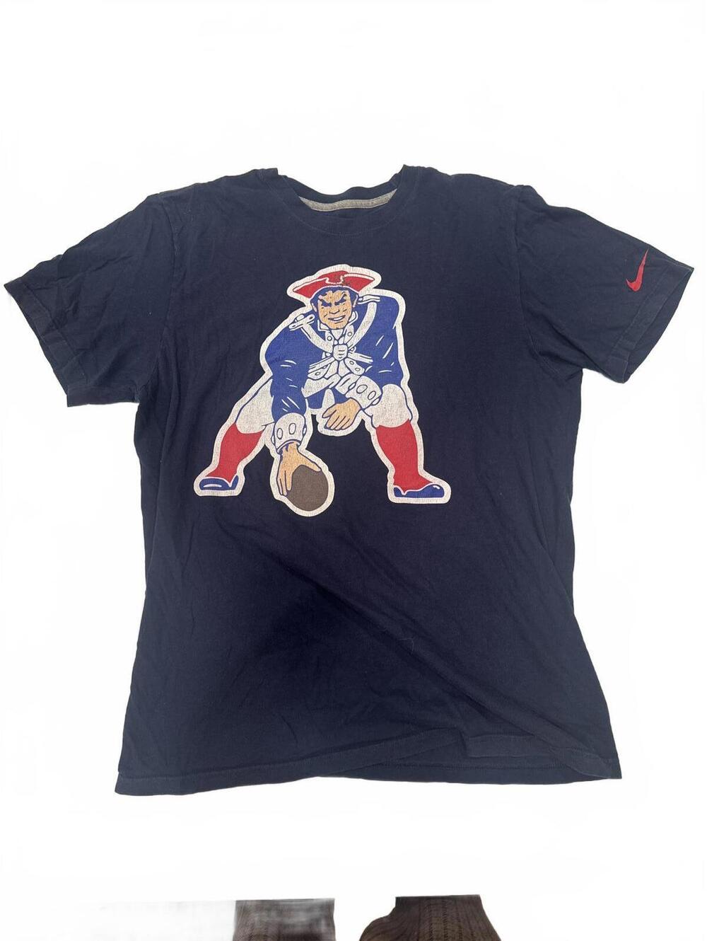 NFL New England Patriots Throwback Men's Large Nike Tee